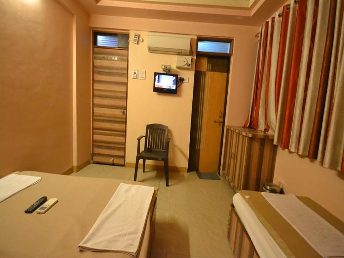 Hotel Sai Hari Prasad Shirdi Exterior photo